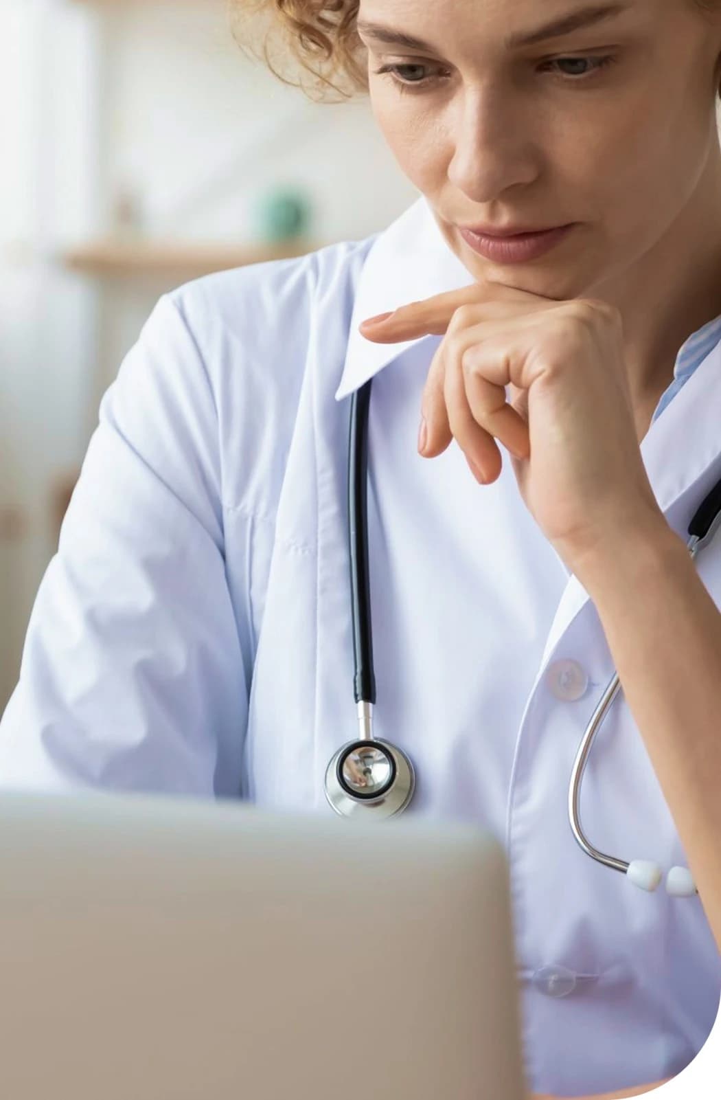 Main landing page banner illustrating professional dermatological care A wide web-optimized image featuring a patient receiving a comfortable, professional skin assessment or cosmetic procedure in a bright clinical setting